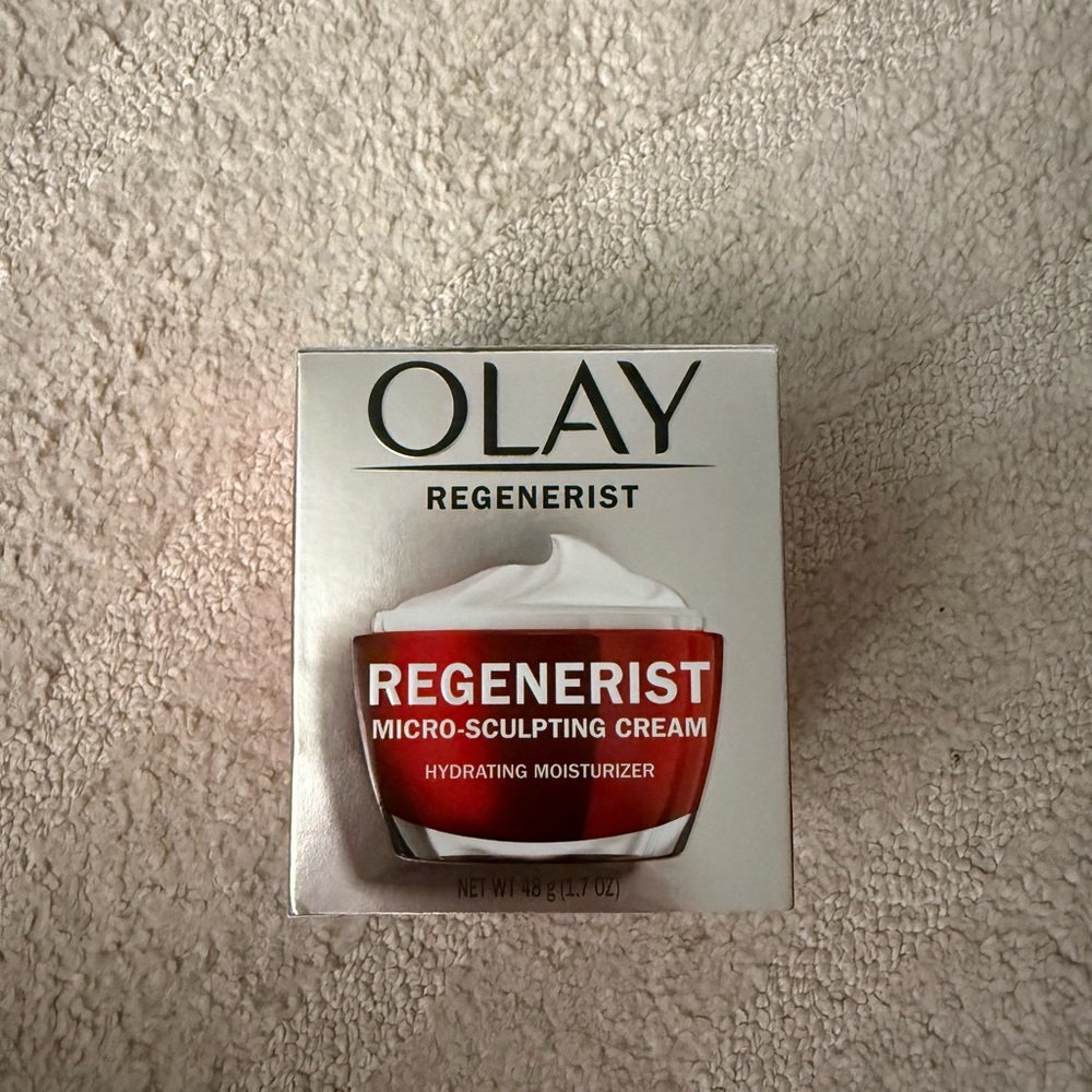 OLAY Regenerist Hydrating Moisturizer in Red